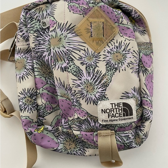 The North Face Berkeley Field Crossybody Bag Purse Purple Floral Print - Picture 6 of 9
